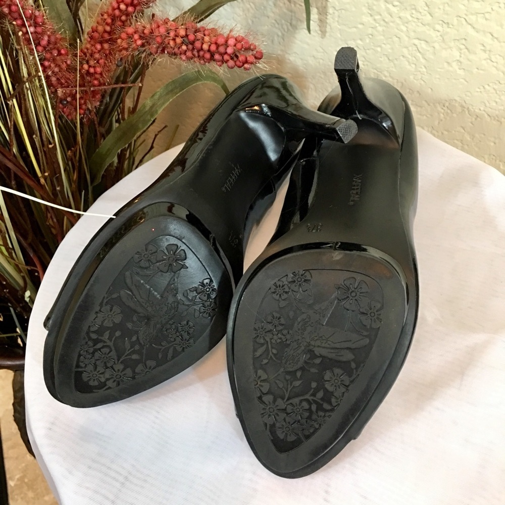 Black Patent Leather Shoes - Picture 7 of 8